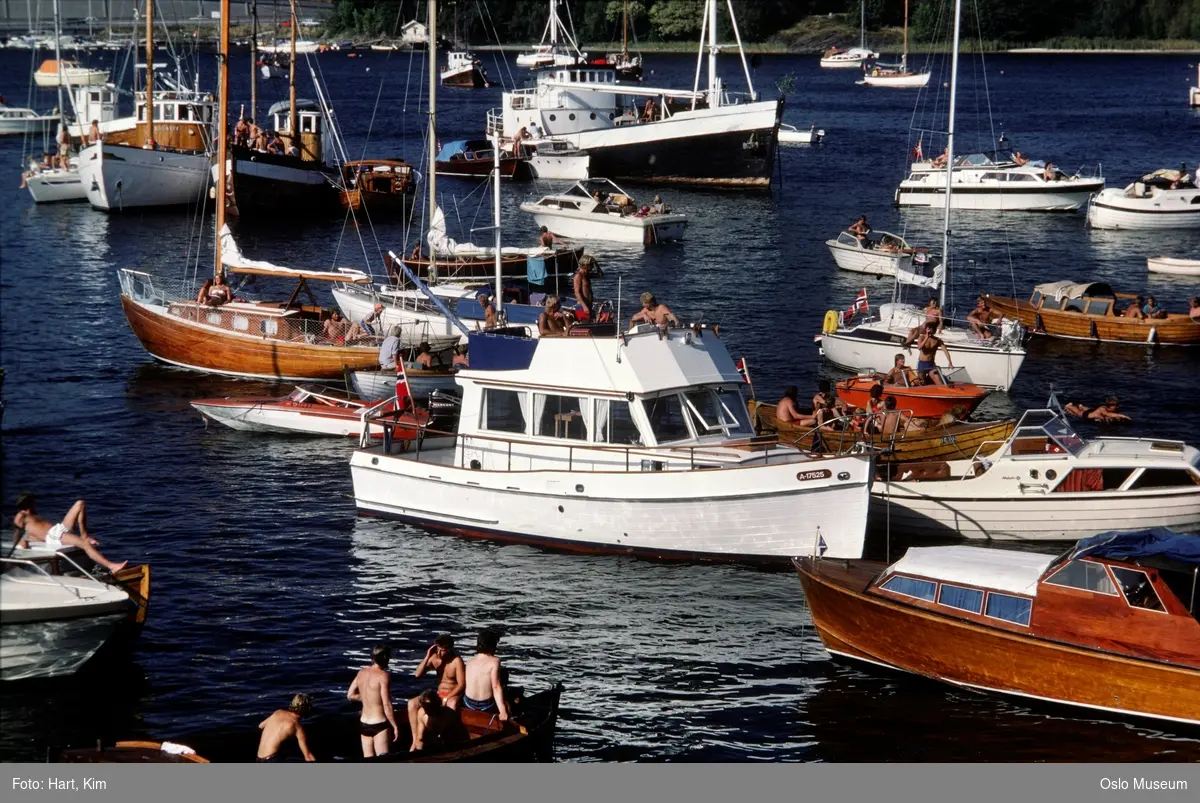 fjord, båter, mennesker, konsertpublikum
