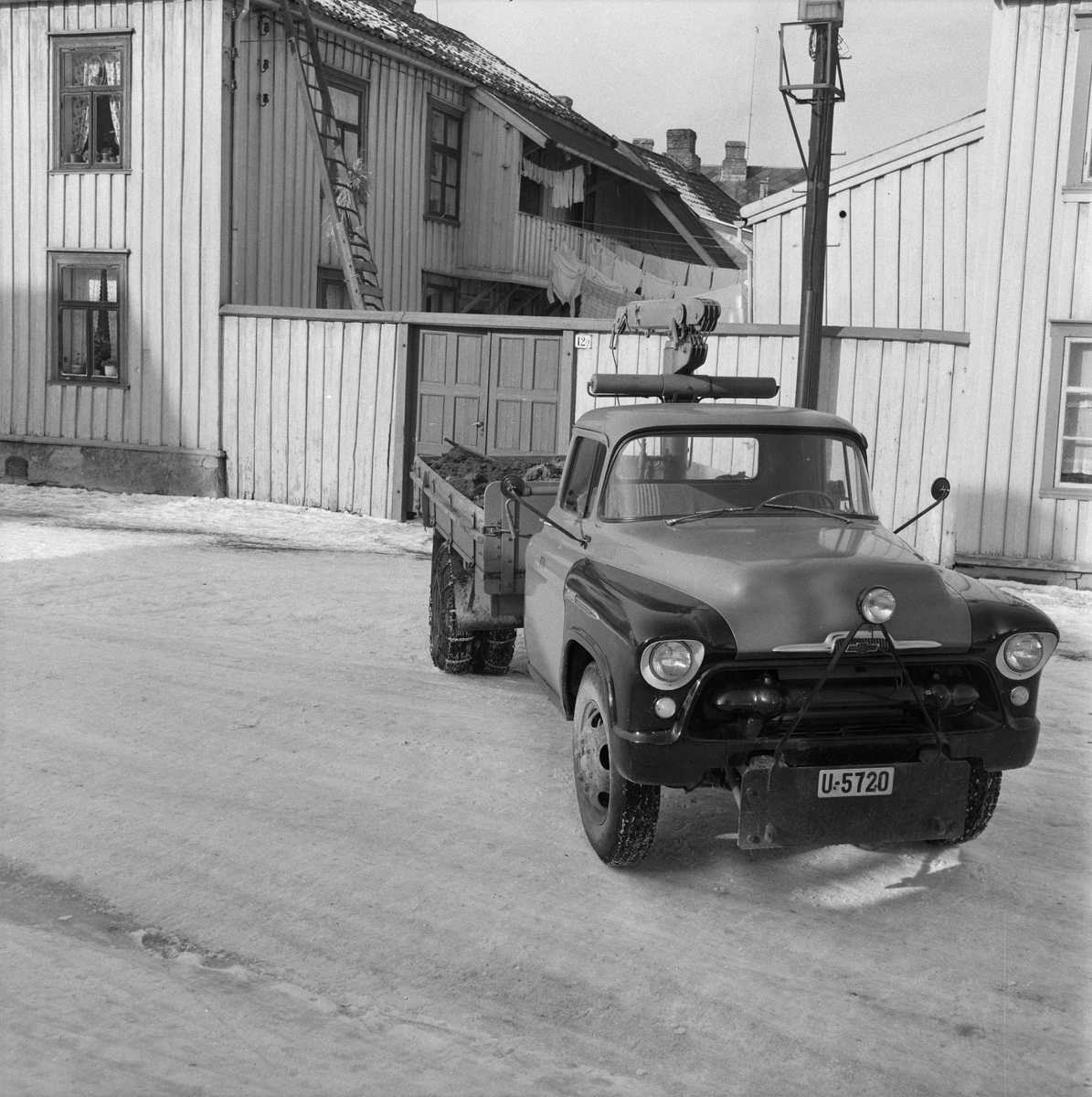 Trondheim Ingeniørvesens Chevrolet lastebil med kran levert av Anco