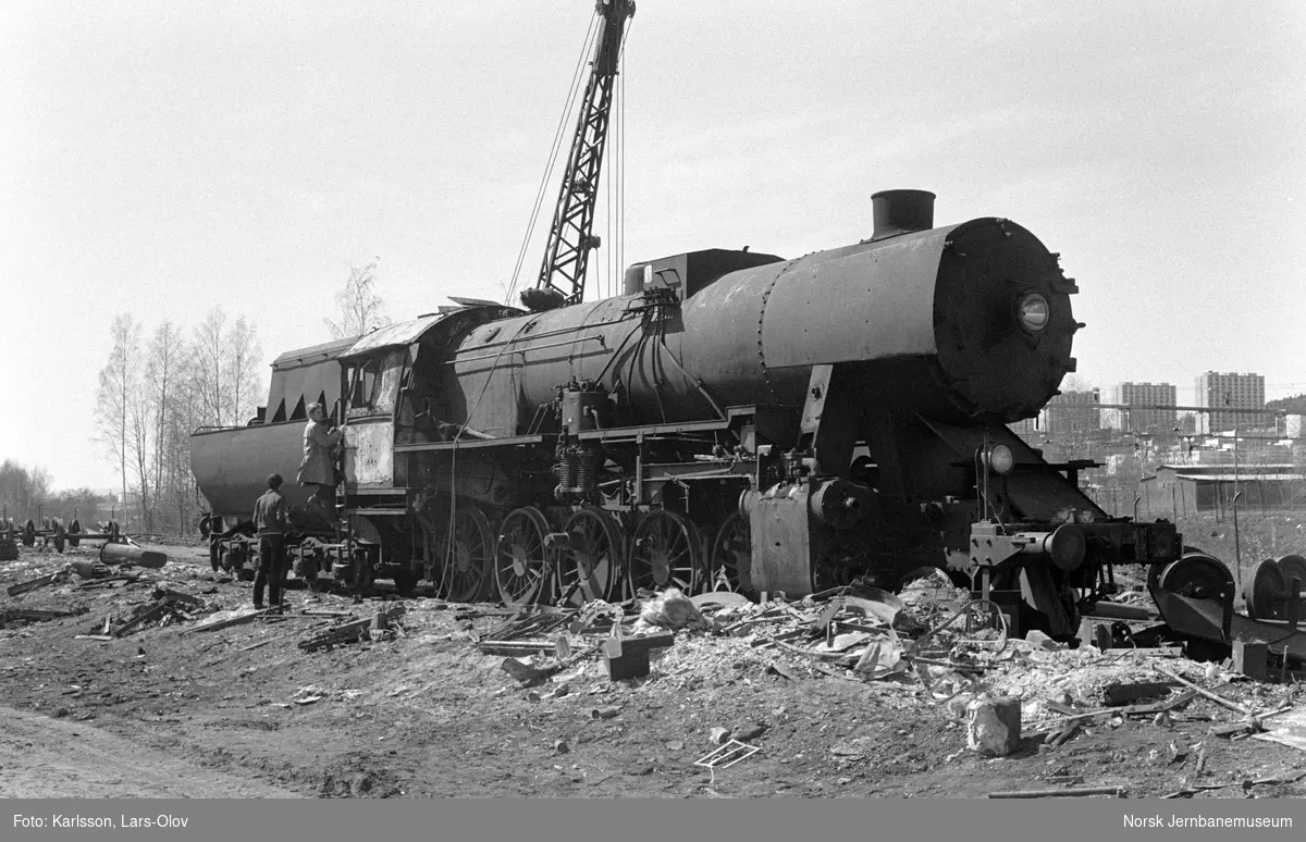 Utrangert damplokomotiv type 63a nr. 660 under opphugging på NSBs verksted på Grorud