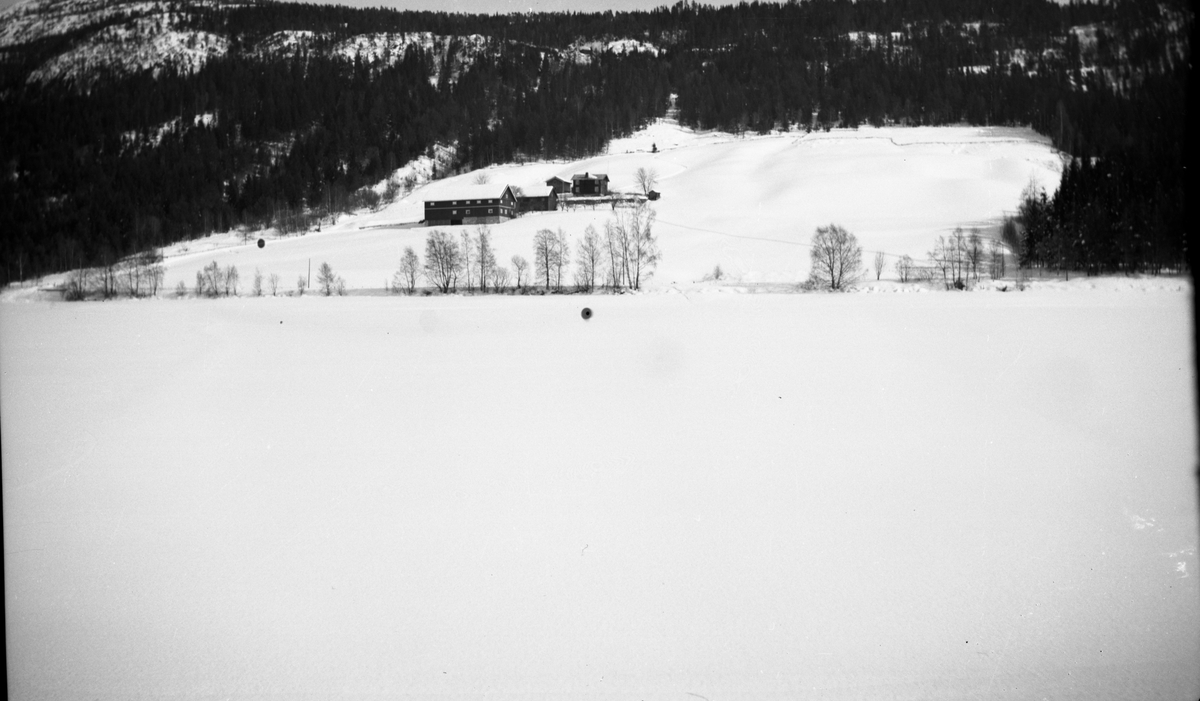 Fotosamling etter Kjetil Skomdal (1881-1971). Fotografen virket i ...