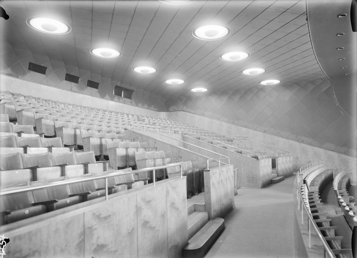 Arkitekturfoto av Samfundshuset i Oslo, innviet 19. oktober 1946.