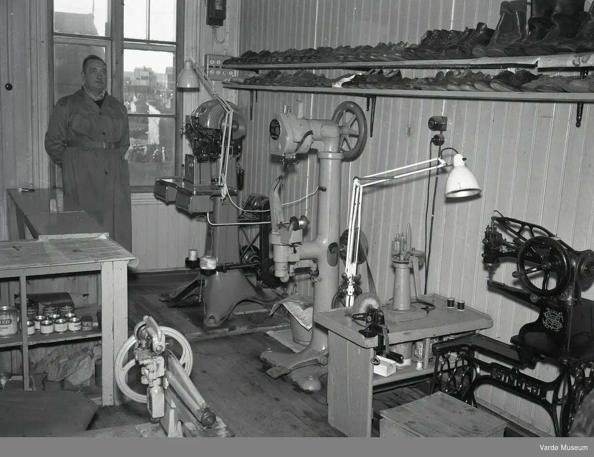 Skomakerverksted i Vardø, antatt 1950-tallet