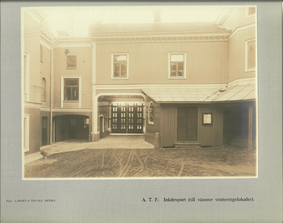 A.T.F Inkörsport (till vänster visiteringslokaler)

Kopior ur Erland Paul Olséns album från 1921.