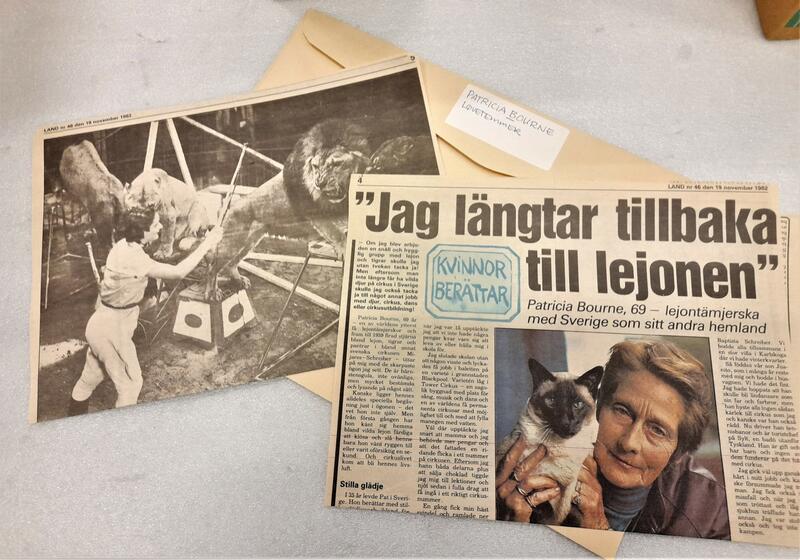 Løvetemmersken Paticia Bourne: "Jag längtar tilbake till lejonen"  Avisutklipp fra avisen Land, 19.09.1982.