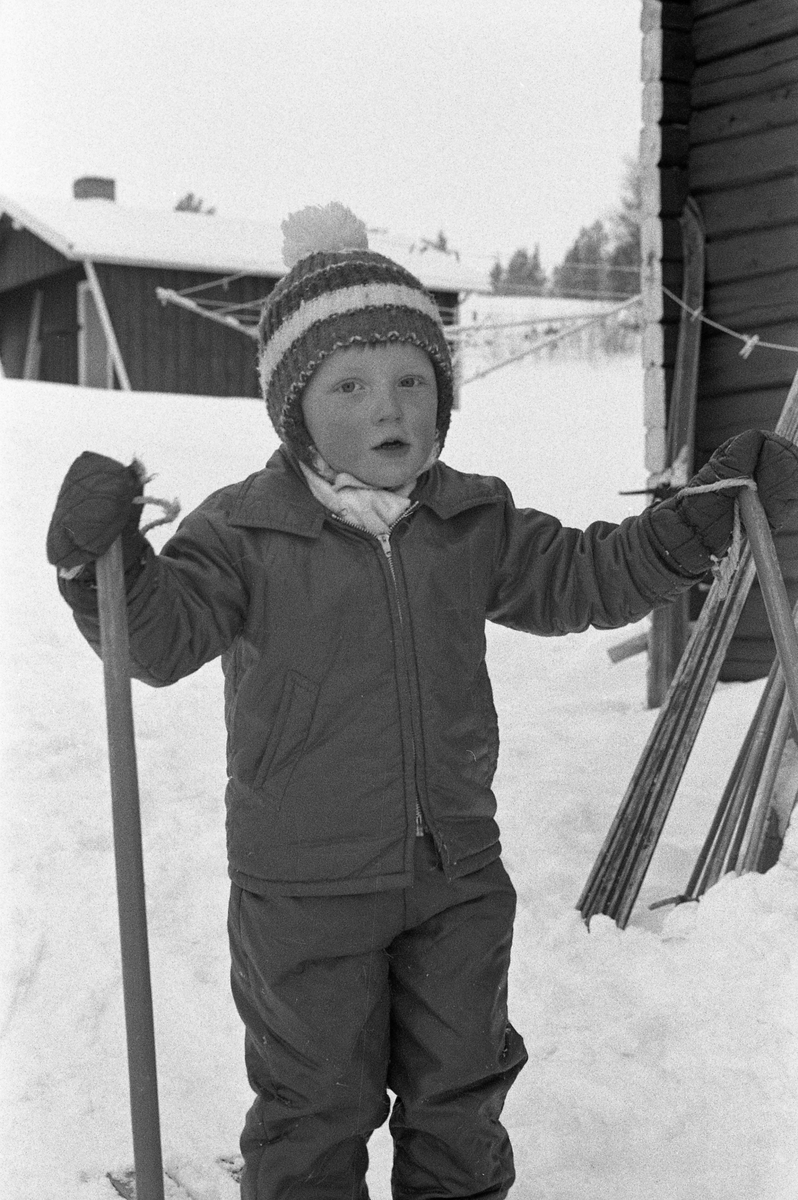 27.1.75. Skimakeren Reidar Røsten, Tufsingdal. i forbindelse med skiutstilling (Foto:A.Eckhoff)