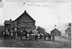 Våronn på Fogd-Narum vestre i Kolbu året 1882. Folk og heste