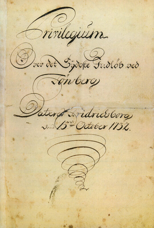 Gulnet ark med håndskrevet løkkeskrift