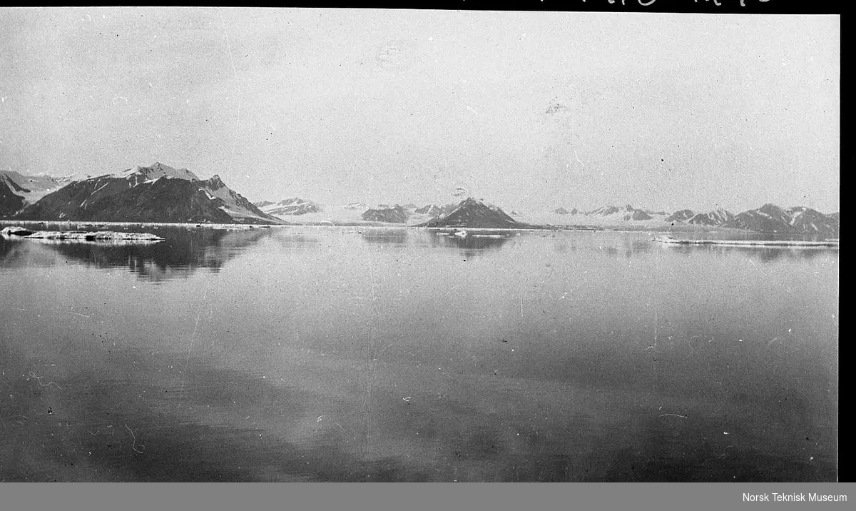 Utover Isefjorden, Spitsbergen : telegrafidirektør Thomas Thomassen Heftyes (1860-1921) reise til Svalbard og Ingø i 1911
