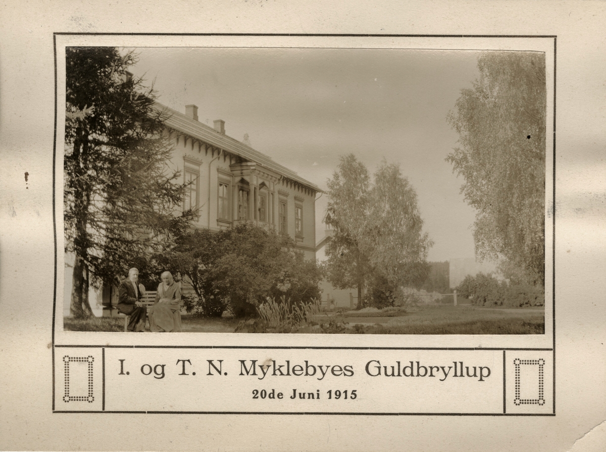 T.N.Mykleby /Tollef Nilsen Mykleby/ (23. 6. 1844-20. 12. 1918) og hustru Ingeborg Torgalsdatter Mykleby (15. 10. 1845-6. 3. 1931).Gullbryllup juni 1915.