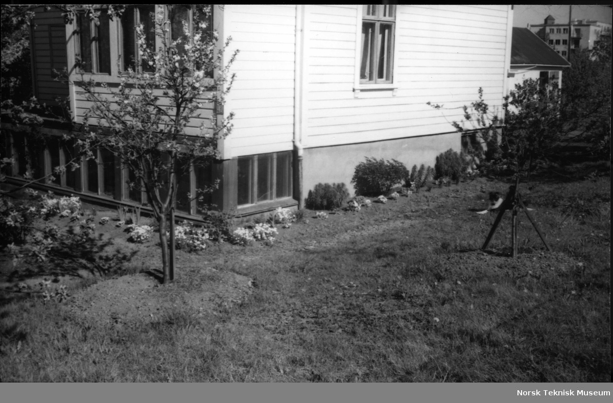 Huset i Hasleveien 42 med det påbygde verkstedet, ca 1940