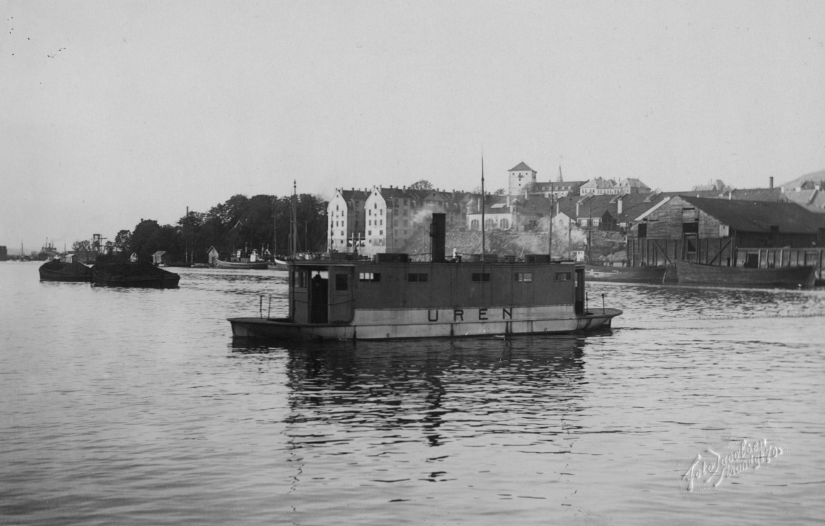 DS UREN (Ex FRAMNÆS), bygget i 1914. Fergen gikk over Damsgårdssundet, fra Damsgård til Møhlenpris over Puddefjorden, Bergen, fra 1918-1950.