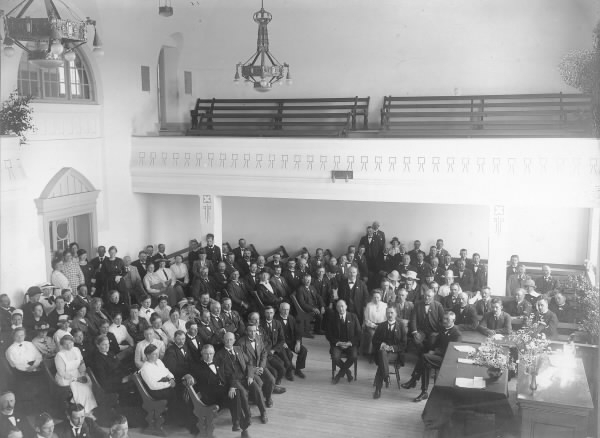 "Fattigvårdsmötet i Varberg 13-14 juni 1921"
Landshövding Mörner sitter i mitten längst fram.