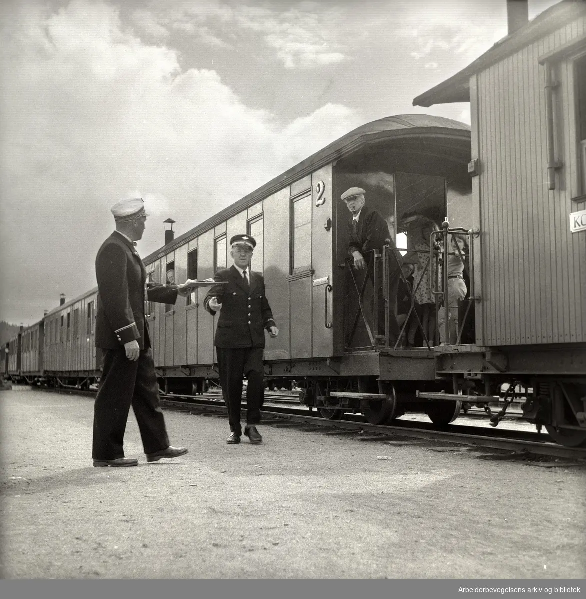 NSB. Siste dag i ordinær drift med gods- og persontrafikk på Aurskog-Hølandsbanen (Urskog-Hølandsbanen er også kjent under navnet Tertitten). 30. juni 1960