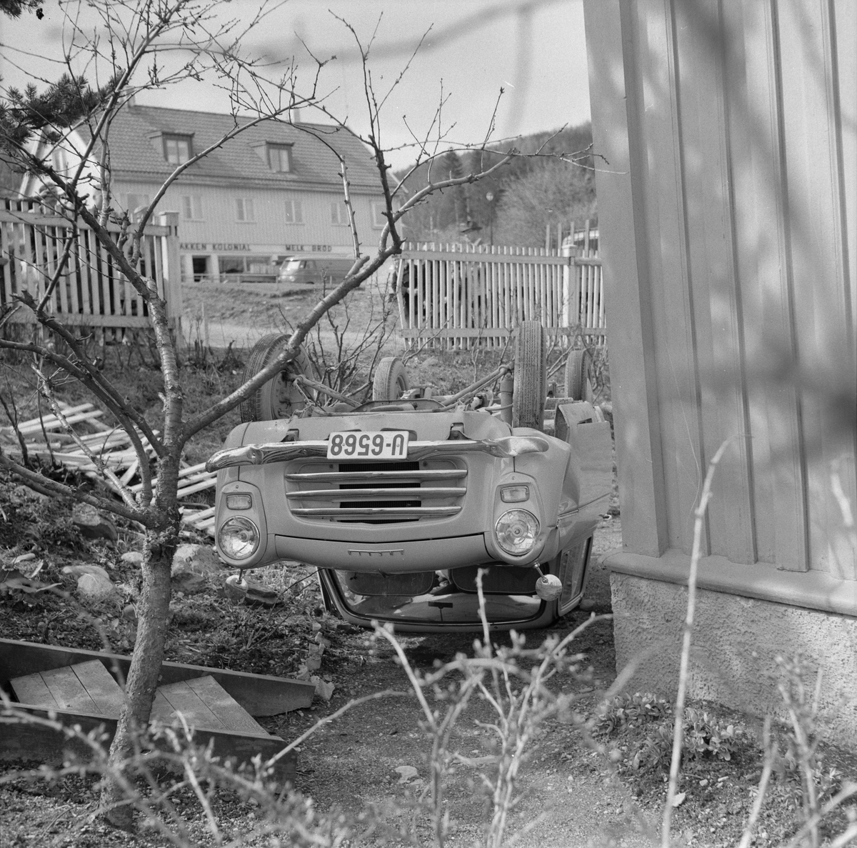 Kollisjon mellom personbil og lastebil i krysset Møllebakken - Roald Amundsens vei