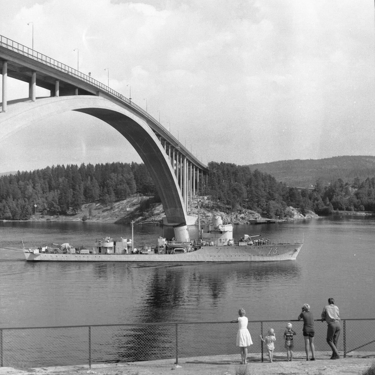 Fartyget Mode vid Sandöbron
