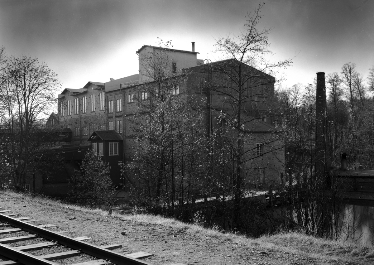 Alsters industrier vid Alstersån nedströms nuvarande E 18 på en bild från 1950.