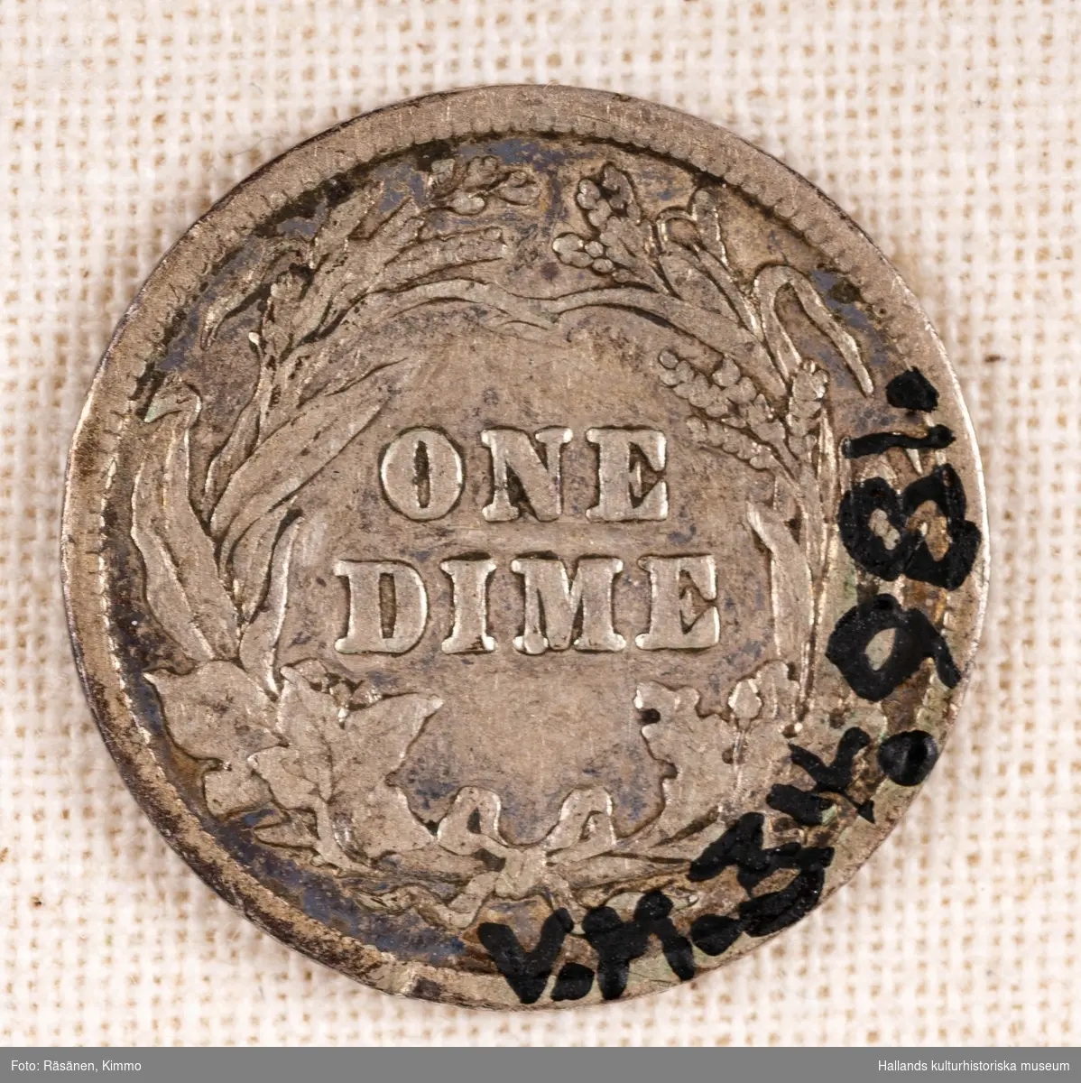 Amerikanskt silvermynt. "One dime" "UNITED SATES OF AMERICA"Präglingsår 1902