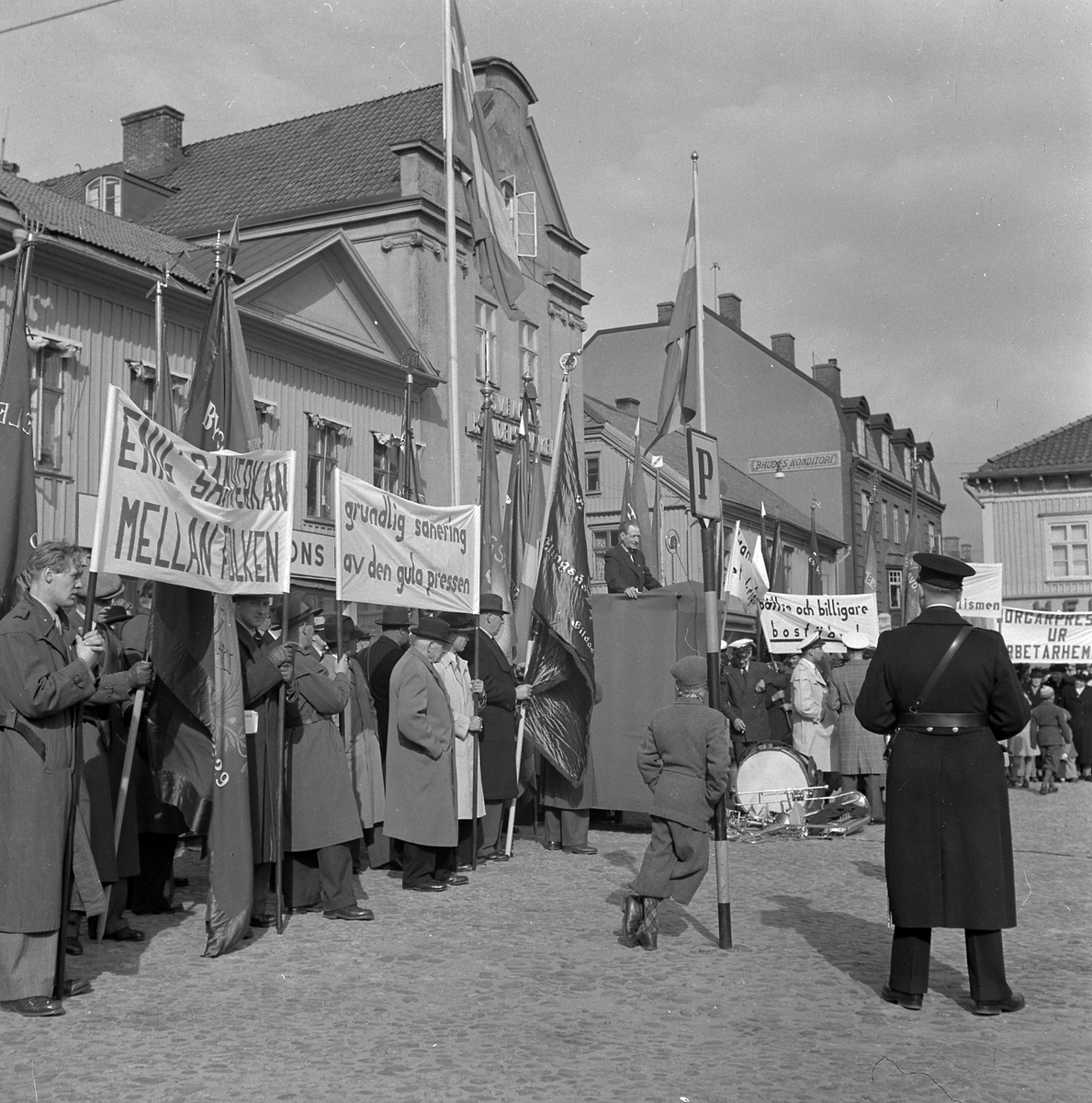 1 maj-firande med tal på Stora torget 1947.