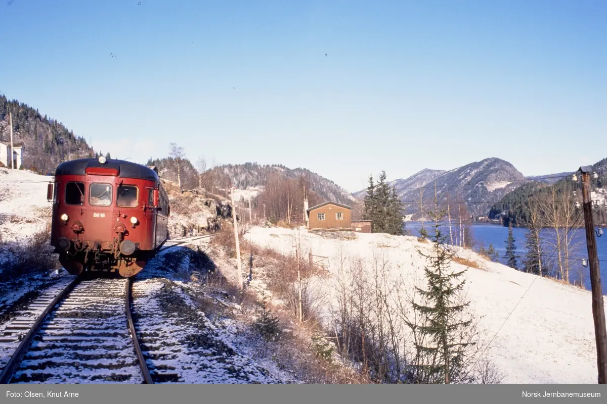 Dieselmotorvogn Bm 86 15 Med Persontog Fra Rødberg Til Kongsberg Mellom Midtstigen Og Svendsrud 