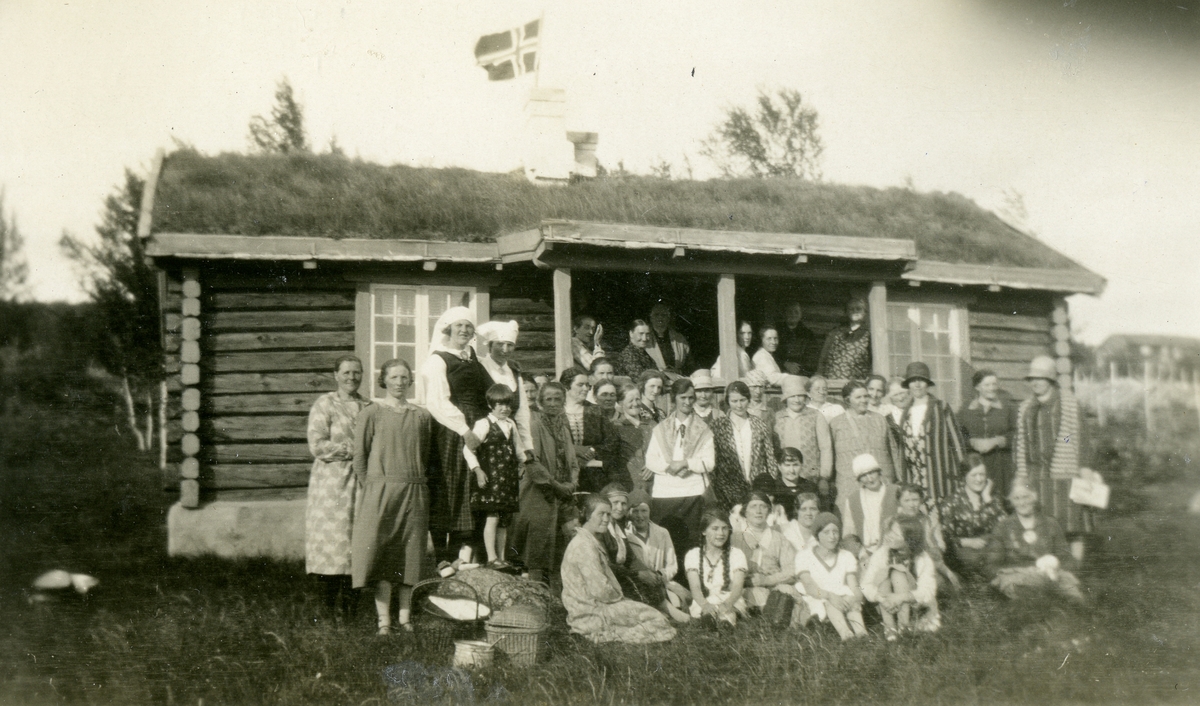 Tynset Sanitetsforening på landtur sommeren 1930