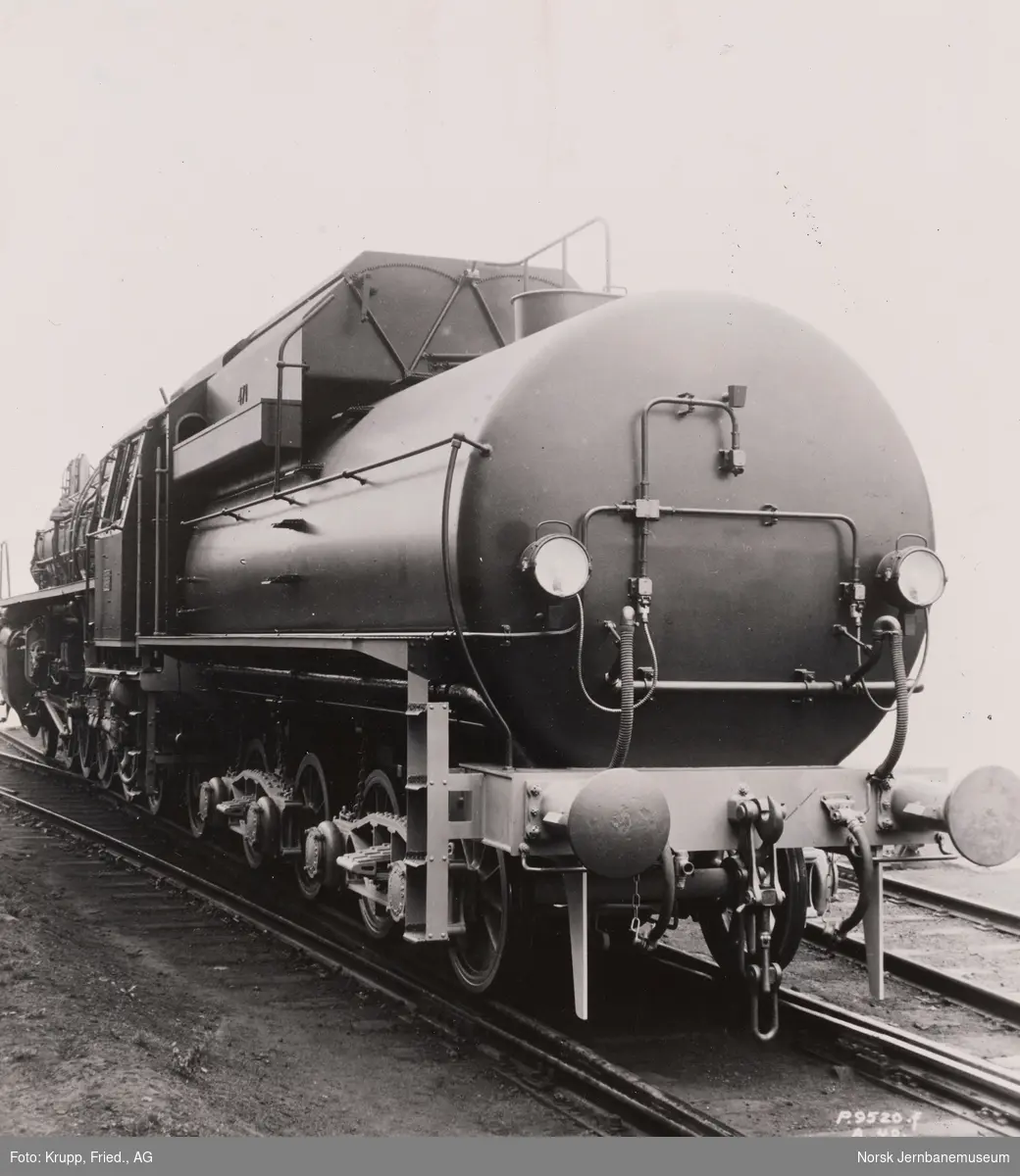 Leveransefoto av damplokomotiv type 49c nr. 471, bakfra