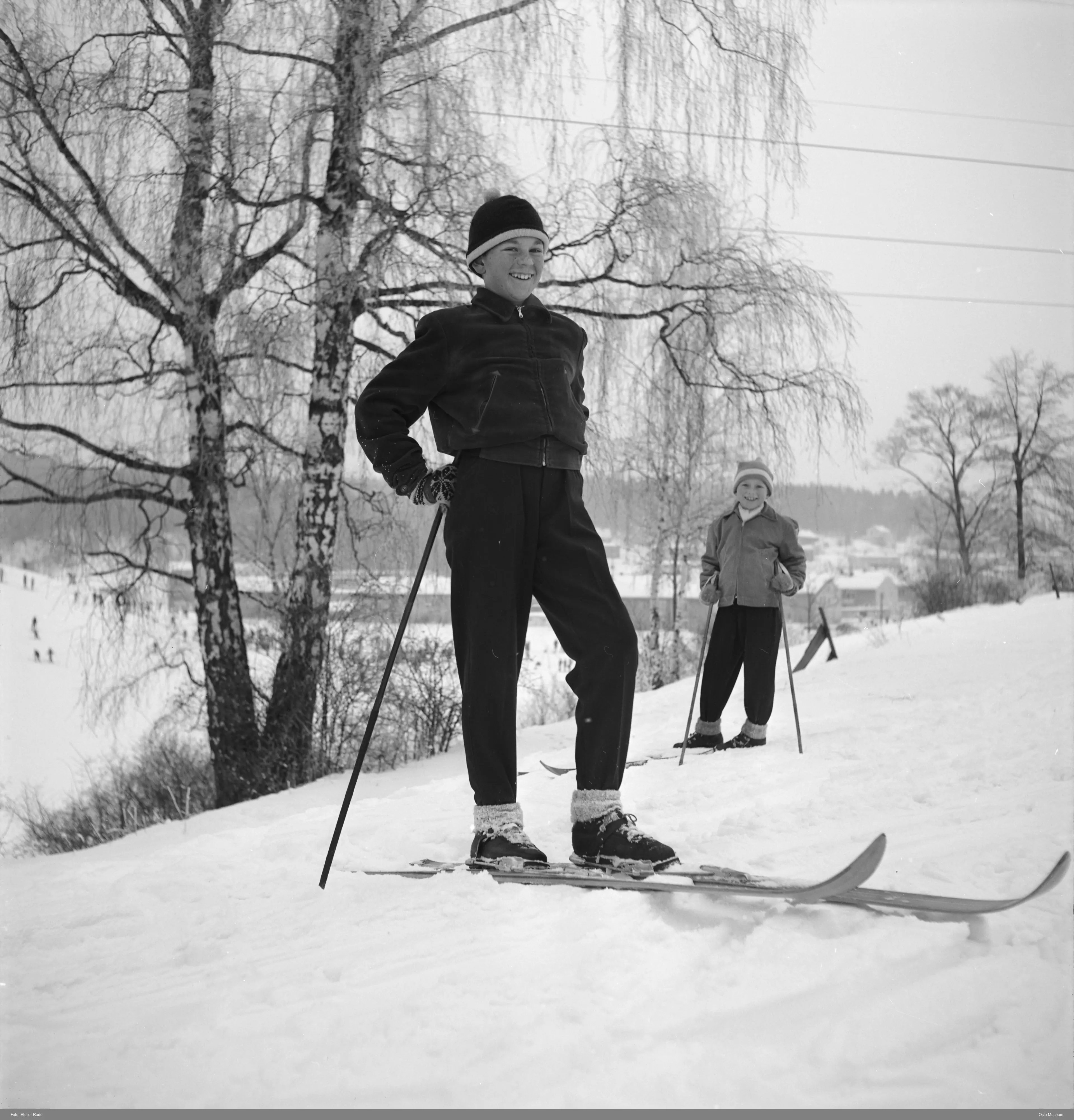 Gutter i Øglænds strekkbukser. - Oslo Museum / DigitaltMuseum