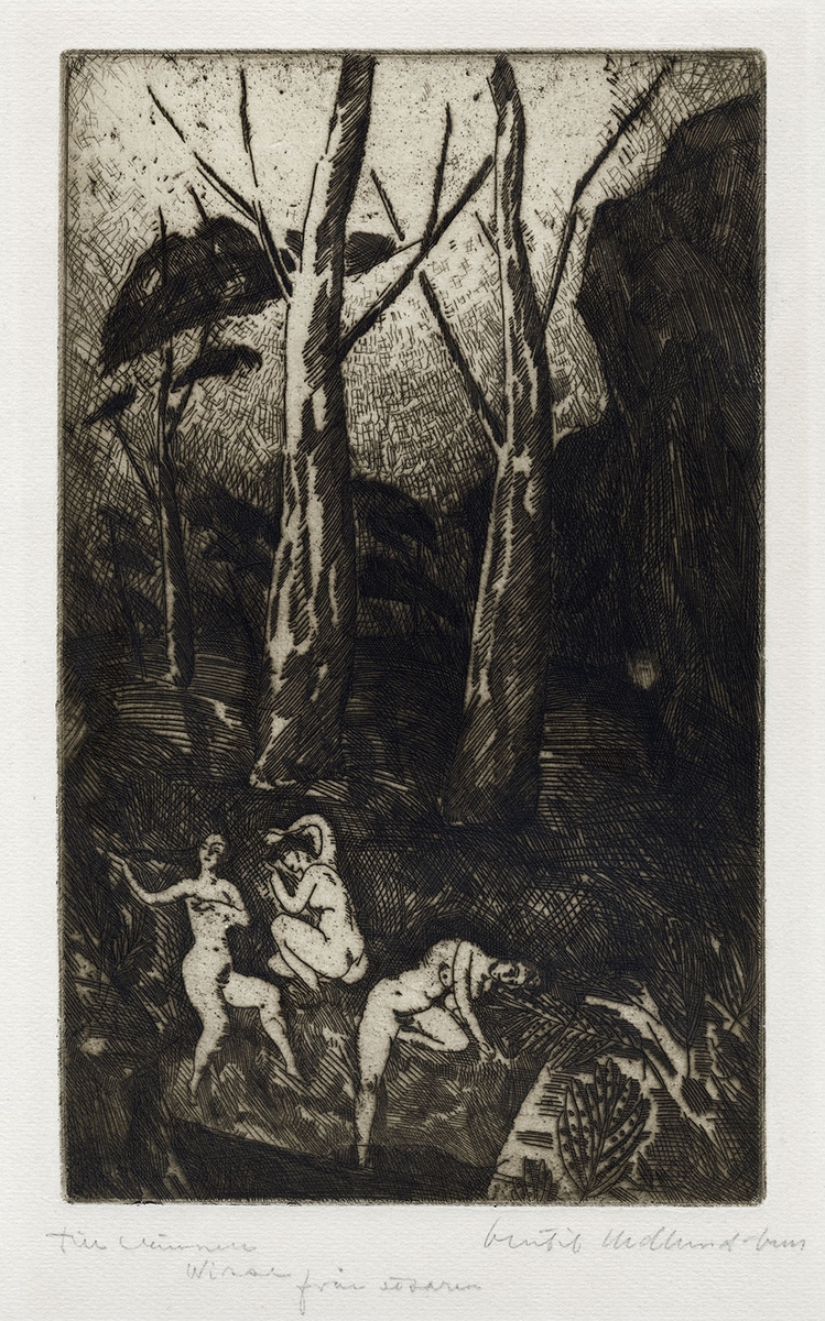 Tre nakna kvinnor vilar sig vid en sjö nära några träd. Den ena doppar foten i vattnet.