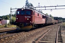 Elektrisk lokomotiv El 13 2159 med godstog retning Oslo i sp