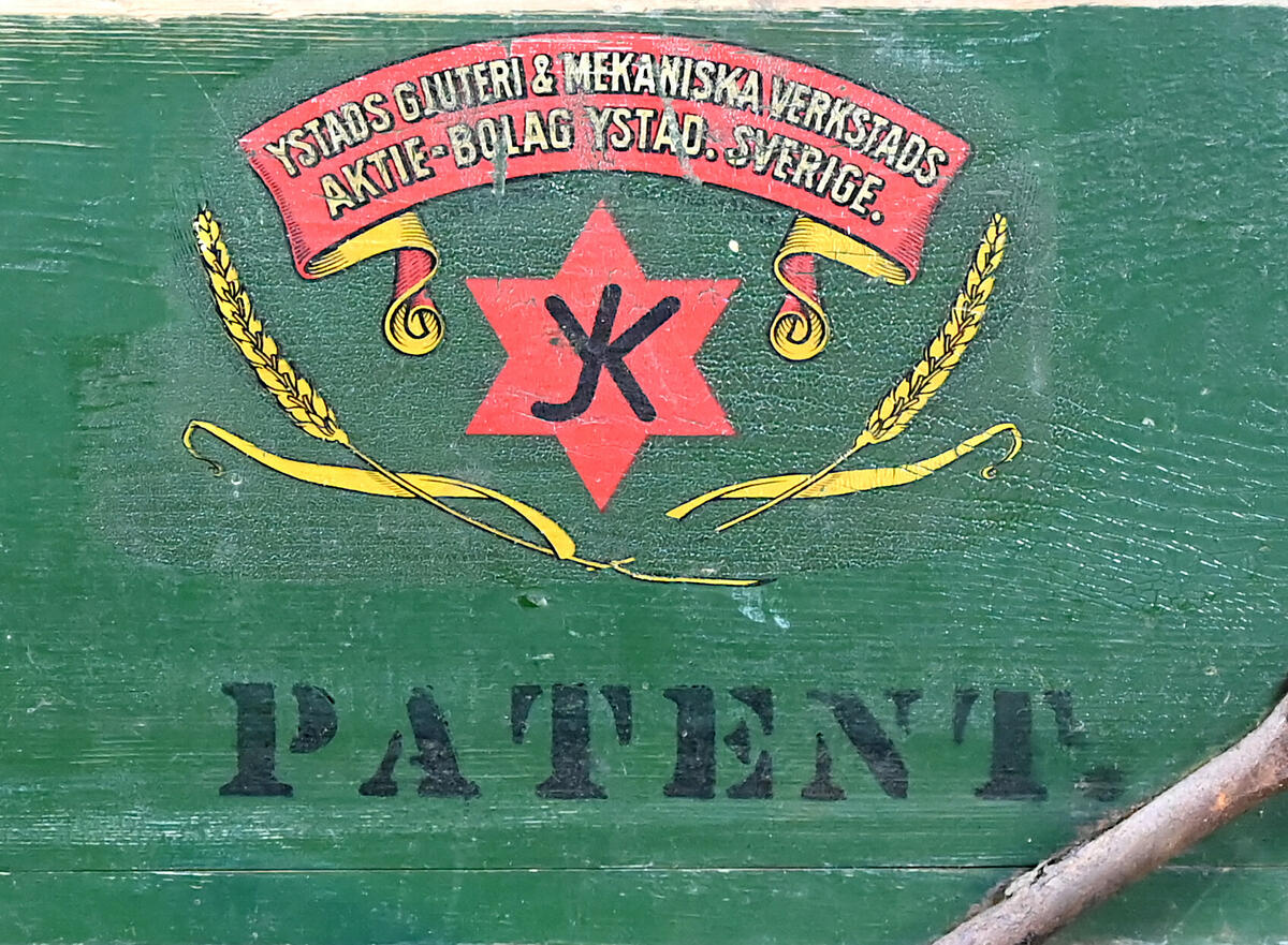 Tillverkare: Ystads gjuteri & mekaniska verkstads aktiebolag. Patent No 2. Vexel 17660.