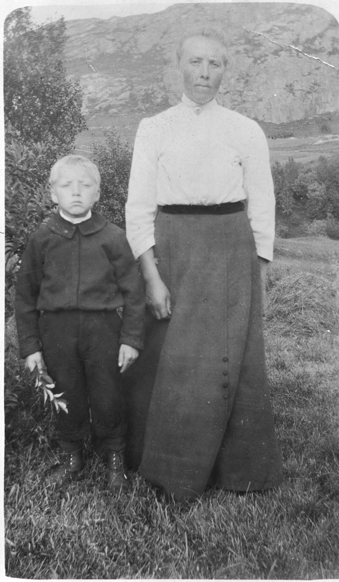 Mor og sønn på Barseth, Jøssund