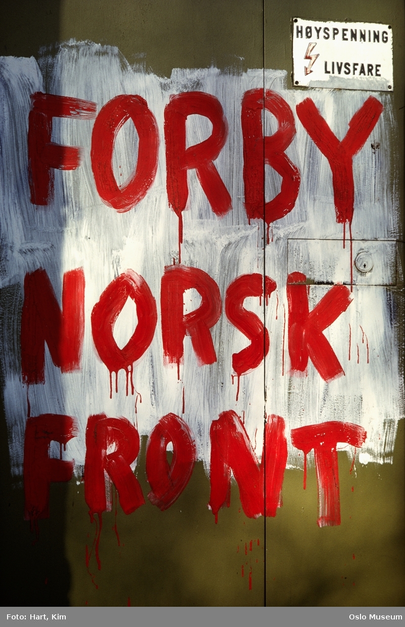 graffiti, slagord malt på vegg: Forby Norsk Front