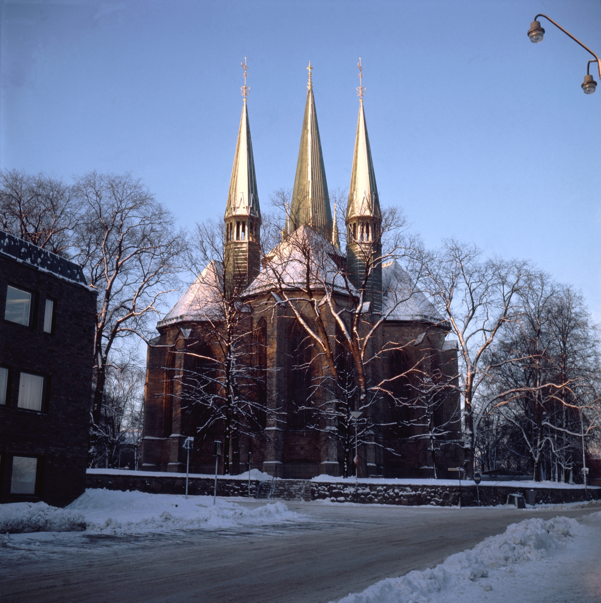 Domkyrkan i slutet på Ågatan. Linköpings domkyrka.