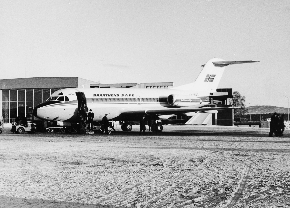 transport, fly, Oslo Lufthavn, BRAATEHENS SAFE, på bakken