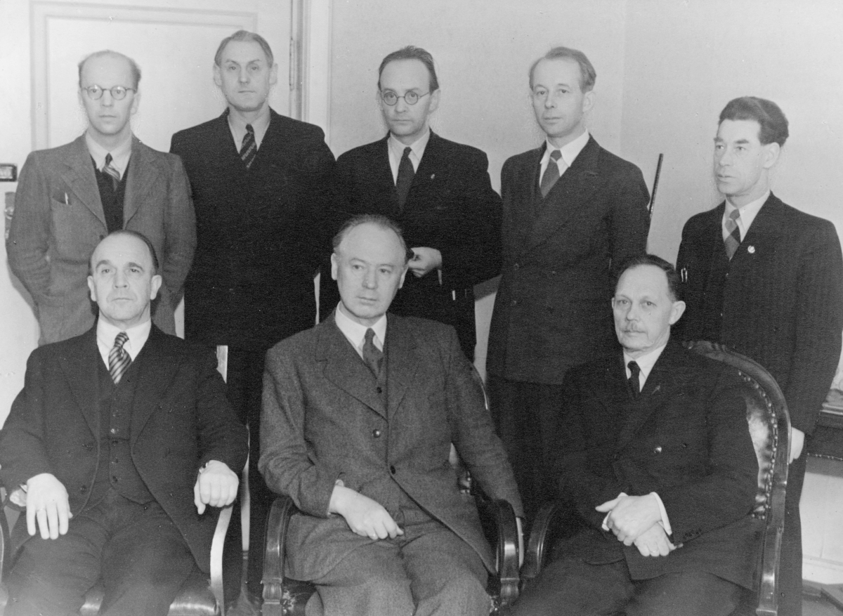 gruppebilde, opprydningsutvalget i Postverket etter krigen 1940 - 1945