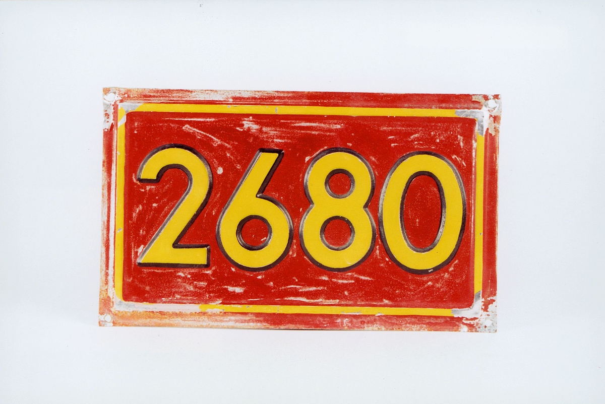 Postmuseet, gjenstander, skilt, stedskilt, nummerskilt, 2680 (Vågå).
