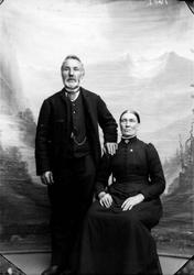 Pro.: 04.07.1897. Ole Bredveien med kone. Gruppebilde, ektep