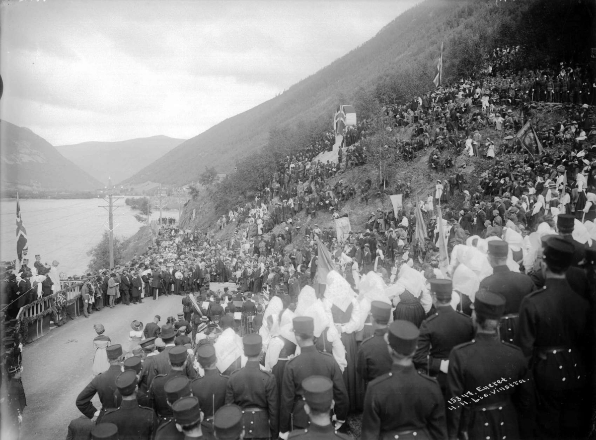 Kort: Sel 26.08.1912. Kringen,  Sinclair-støtten,  Johan Nygaard taler.