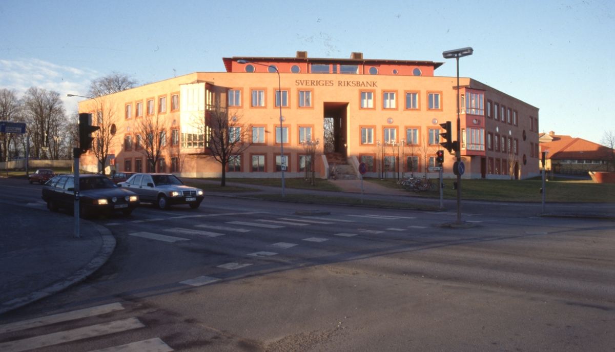 Sveriges Riksbank, Riksbankshuset sedd från korsningen Östgötagatan/Västra vägen.