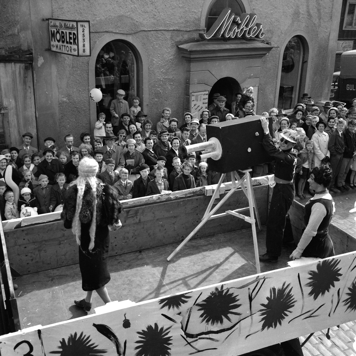 Majkarnevalen med majgubbar, 1958.