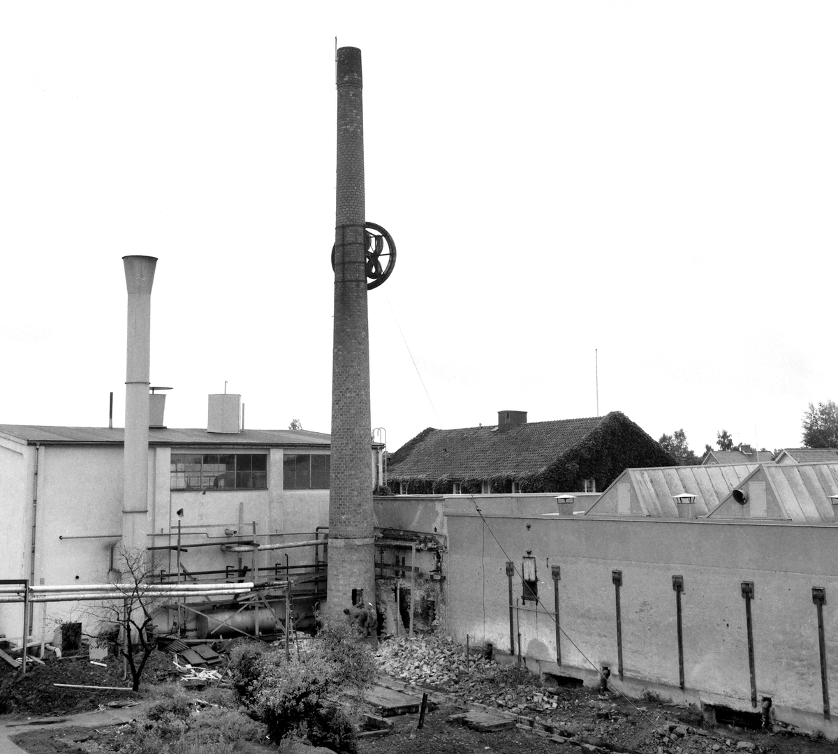 Rivning av skorsten vid Wahlbecks fabriker, 1962 Nu Ebbe park.