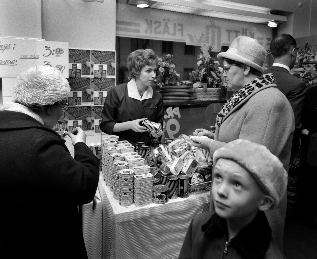 Östgöta Livsmedel (Ö-Livs) öppnar ny butik i Tannefors vintern 1962.