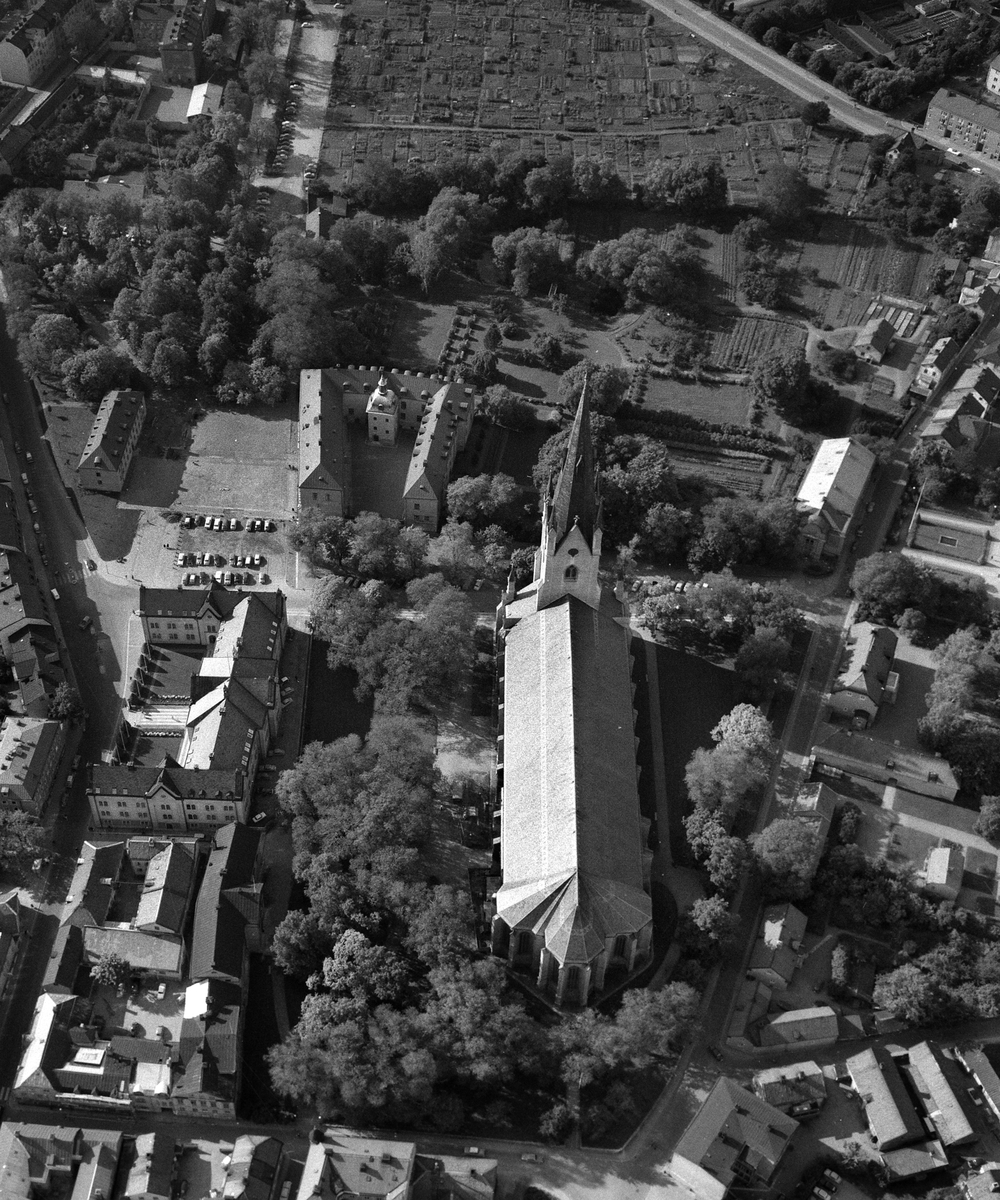 Flygfoto över Domkyrkan och slottet, 1963.