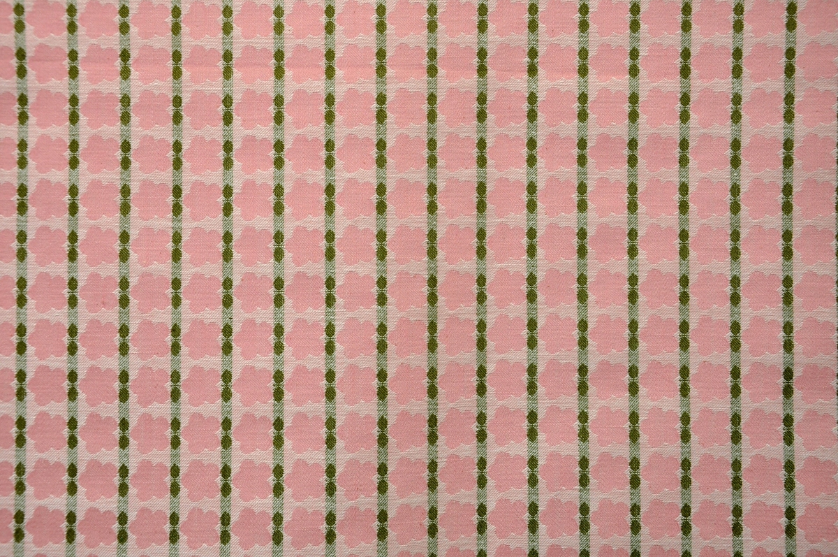 Bomullstyg, 1950-talet.
Klänningstyg på 87 cm bredd. Ränder i rosa och grönt.
Jacquardvävt i 5-skafts varp- och väftsatin.
Varp: Rosa och grön.
Väft: Oblekt.
Rapport: 2,3 x 2,5 cm.