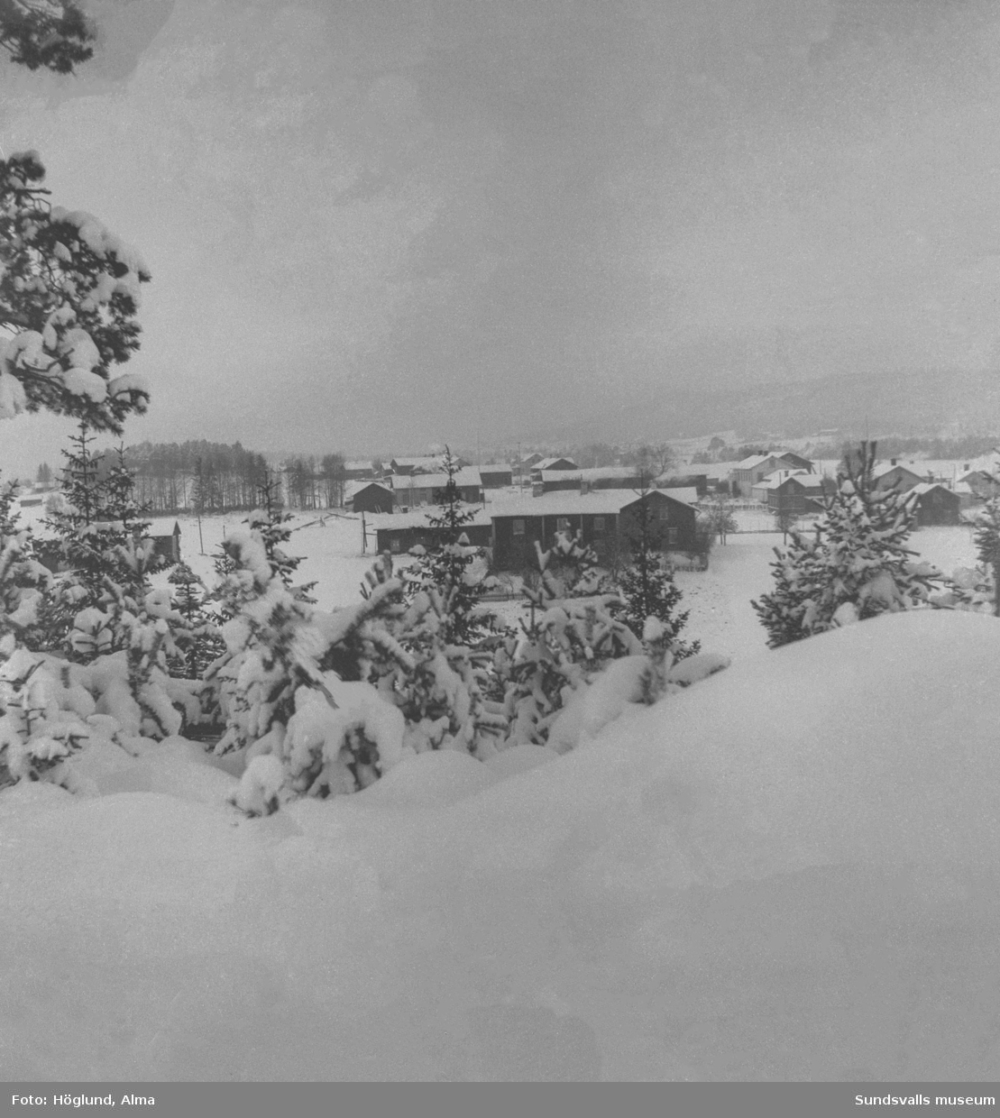 Vintervy tagen västerut från Storberget i Fanbyn, Stöde. I bildens mitt Övergården och i högerkanten området som kallas Hammarn.