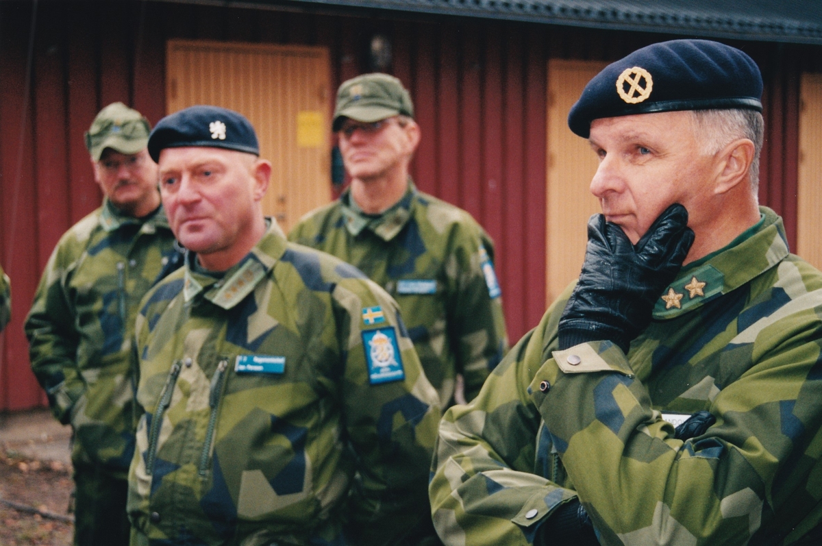 Göta Trängregementes funktionsdag 14 oktober 2003. C T 2 Jan Persson och genmj Alf Sandqvist.