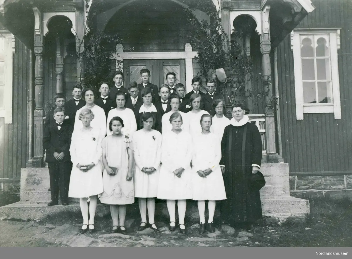 Konfirmasjon i Leiranger kirke ca 1930.