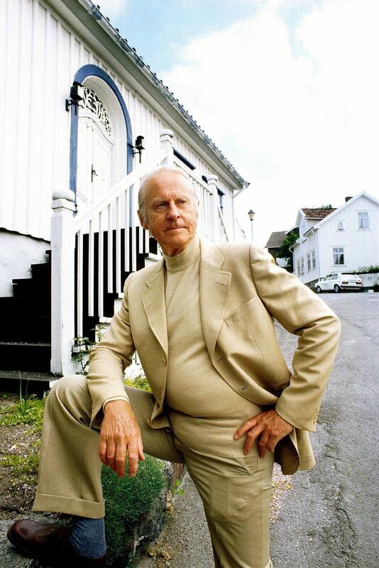 Thor Heyerdahl outside his childhood home. (Foto/Photo)