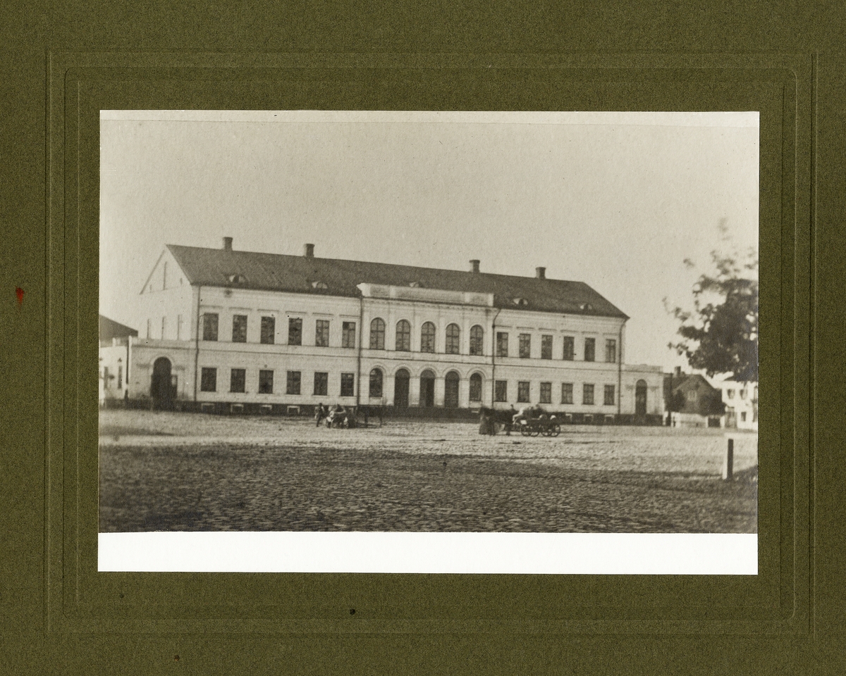Stadshuset, Växjö, ca 1870. Till höger skymtar man några av husen längs Kungsgatan.