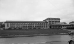 Sortland rådhus med Vesterålsgata, 27. september 1976