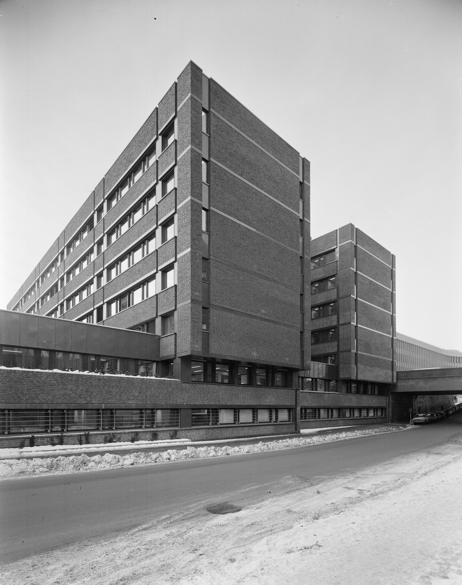Arkitekturfoto av S-blokka i Regjeringskvartalet. Bygget mellom 1976-78.